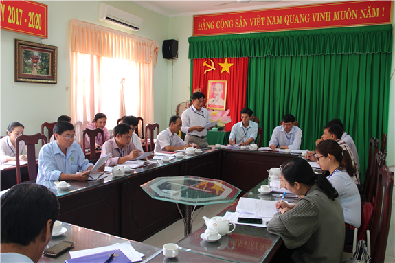 Ông Lê Minh Thắng - Trưởng phòng HC-TH trình bày báo cáo sơ kết quí 1 năm 2019