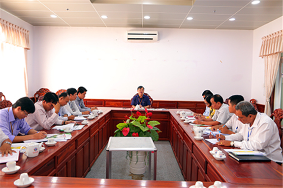 ông Trương Cảnh Tuyên, Phó Chủ tịch UBND tỉnh chủ trì cuộc họp (ảnh Thanh Thúy - Báo Hậu Giang)