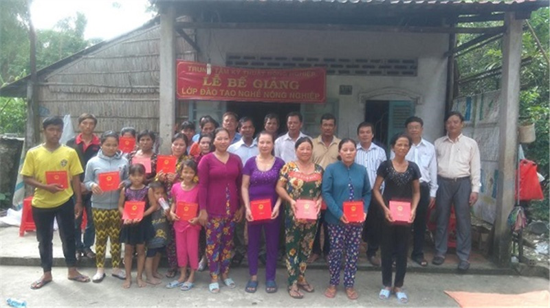 Buổi bế giảng lớp đào tạo nghề chăn nuôi Dê tại ấp 7, xã Vị Tân