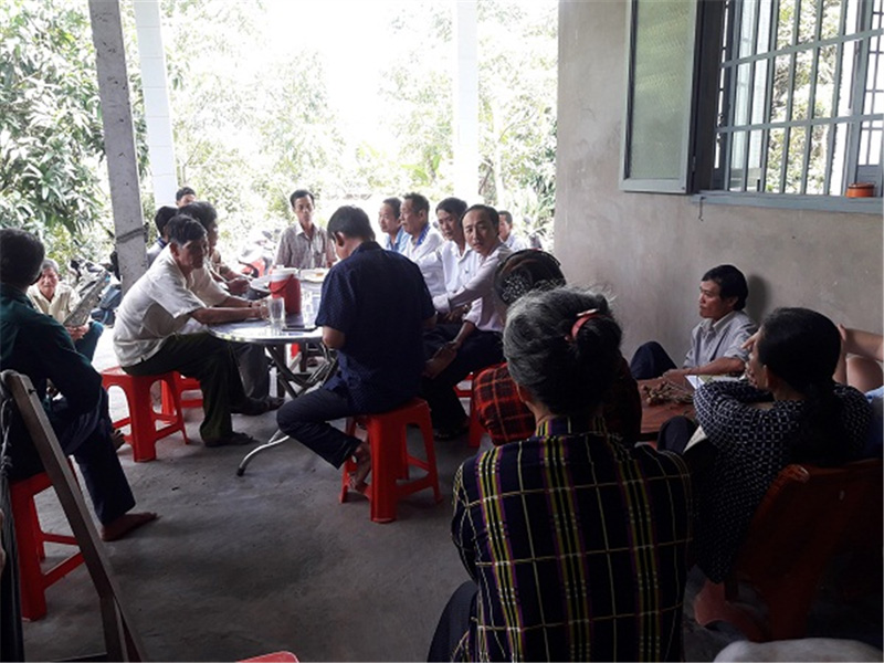 Ảnh: Buổi họp tuyên truyền công tác phòng chống xâm ngập mặn tại xã Phú Hữu