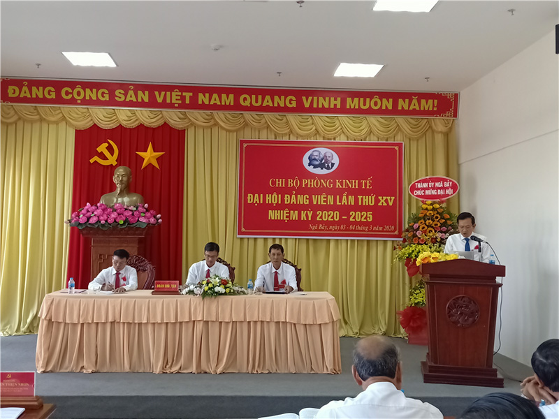 Ảnh: Ông Nguyễn Thiện Nhơn- Bí thư Thành Ủy Ngã Bảy phát biểu chỉ đạo Đại hội