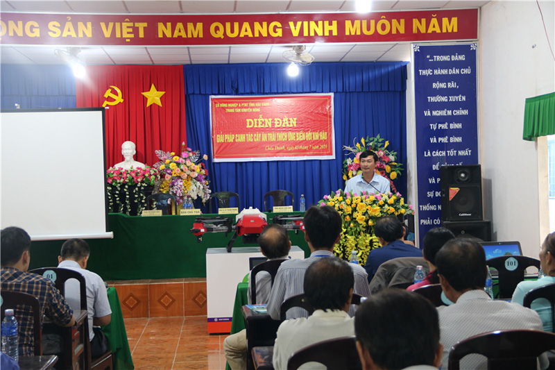 Ông Võ Xuân  Tân - Giám đốc Trung tâm Khuyến nông phát biểu khai mạc diễn đàn