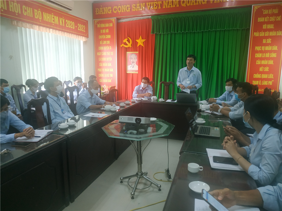 Ông Võ Xuân Tân - Giám đốc Trung tâm Khuyến nông Hậu Giang phát biểu tại cuộc họp