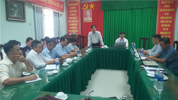 Đồng chí Lê Minh Thắng - PGĐ. Trung tâm Khuyến nông và DVNN phát biểu khai mạc cuộc họp